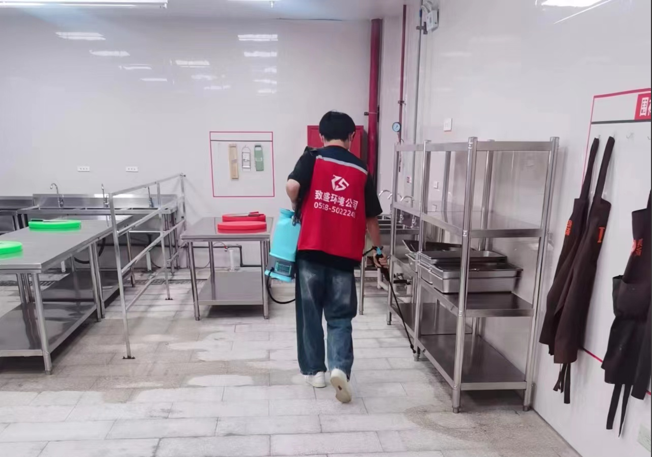 淮北師范攜手泉滿(mǎn)餐飲，共同開(kāi)展除四害行動(dòng)